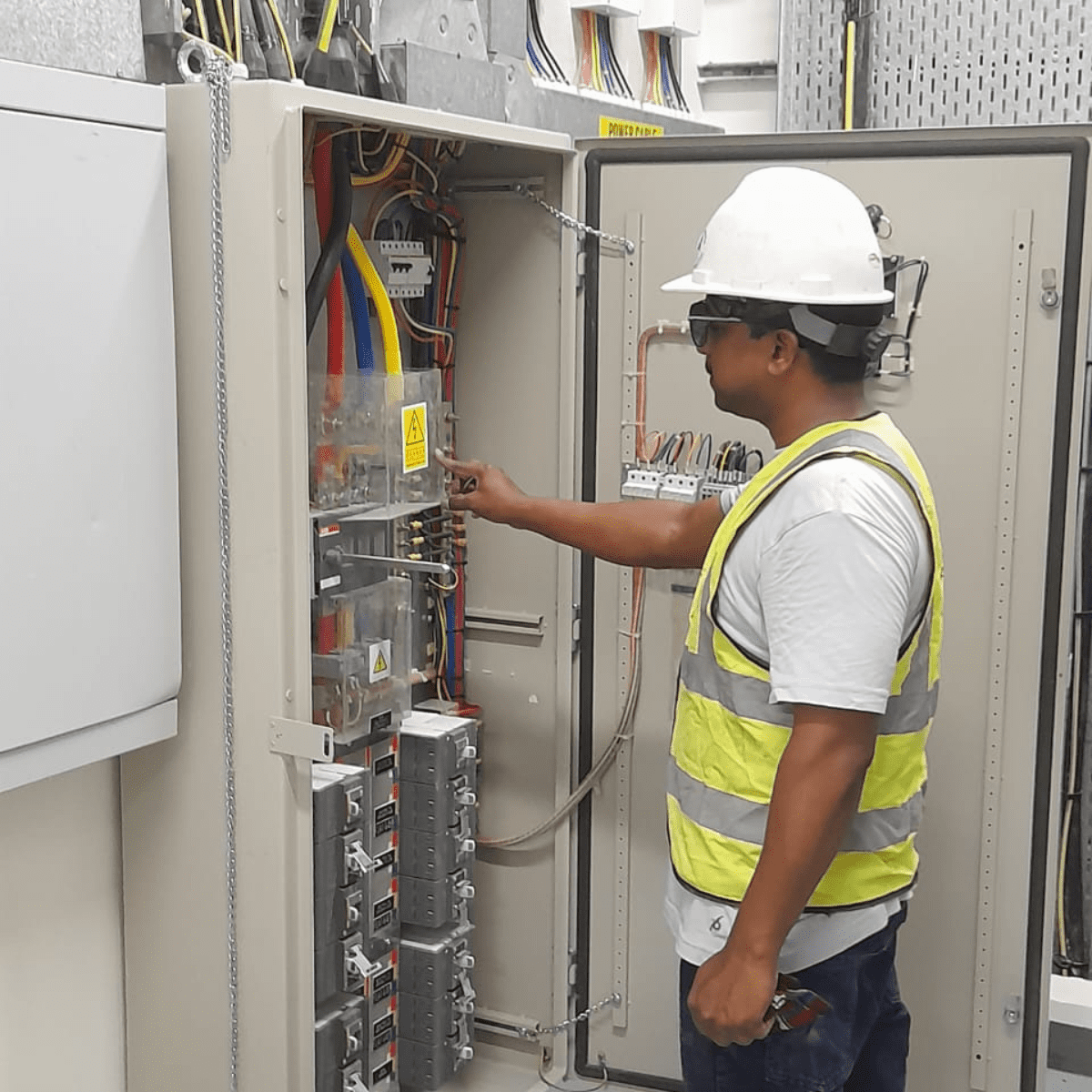 general engineer inspecting electrical panel in UAE – PPTS expert team in action

